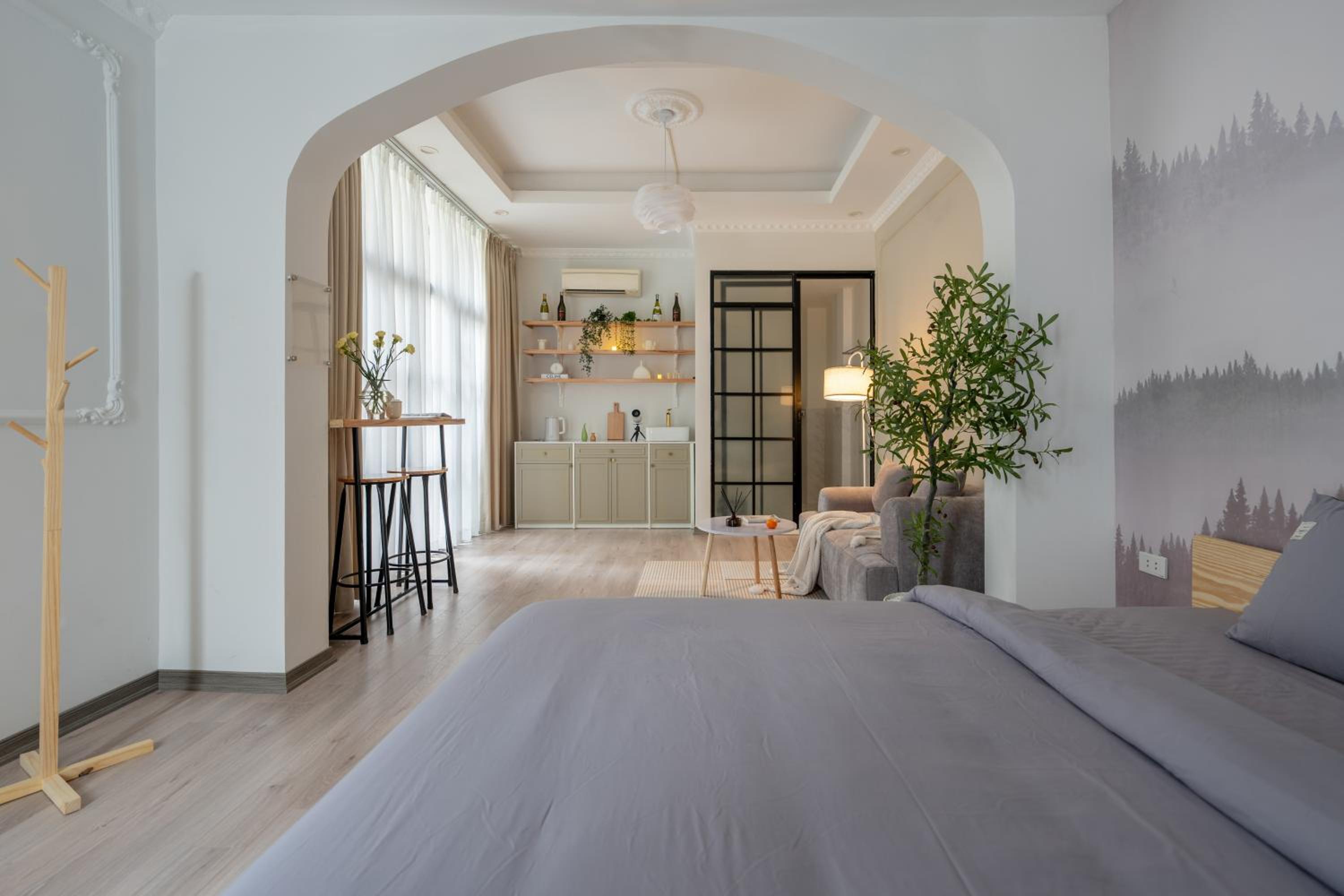 Hanoi Opera Homestay - The Sun Room