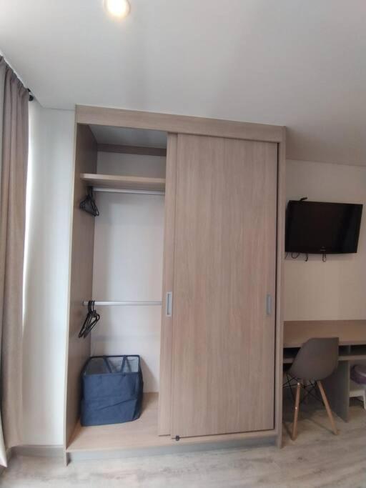Hermoso Apartaestudio NUEVO cerca a embajada USA y Corferias