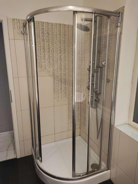 Central Vienna Apartment with unique 40m2 city garden & self check in