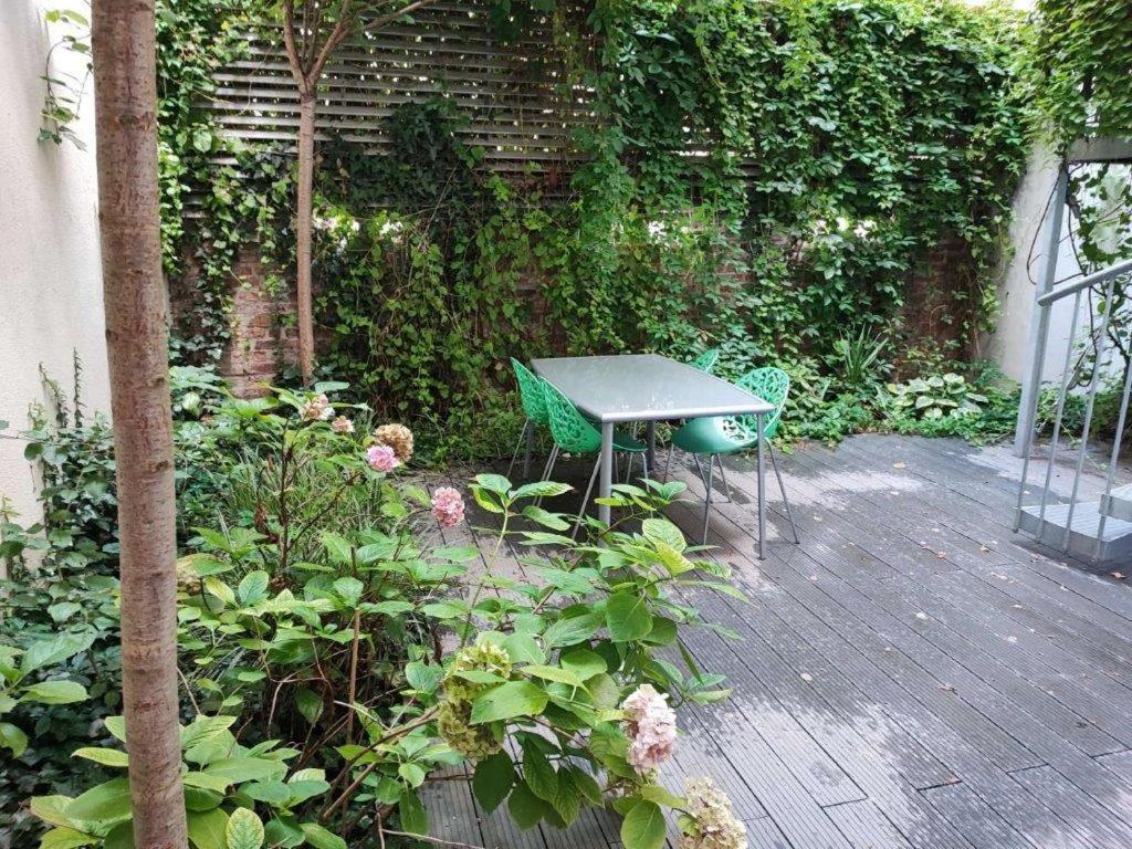 Central Vienna Apartment with unique 40m2 city garden & self check in