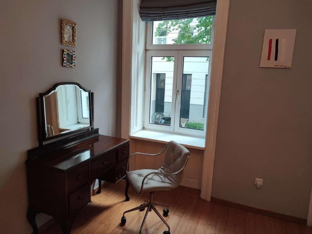Central Vienna Apartment with unique 40m2 city garden & self check in