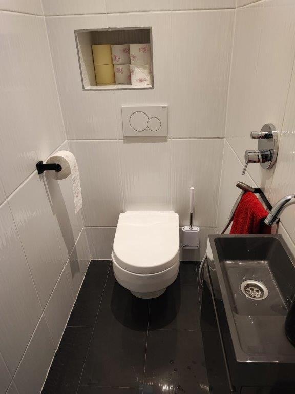 Central Vienna Apartment with unique 40m2 city garden & self check in