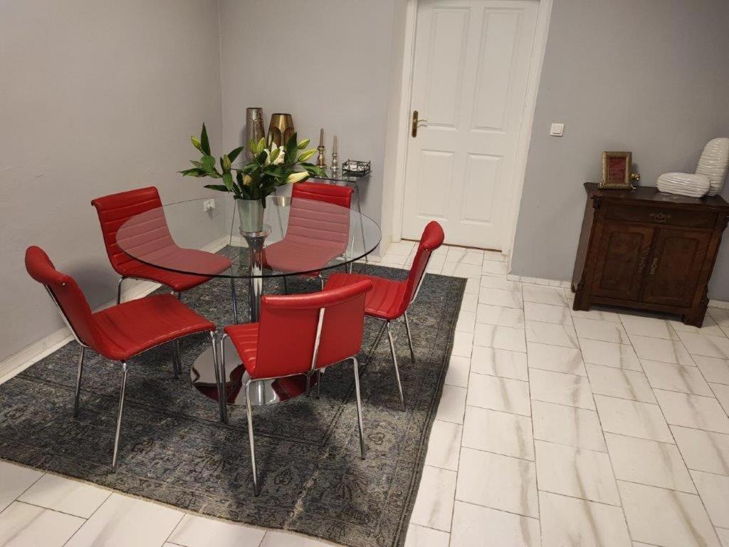 Central Vienna Apartment with unique 40m2 city garden & self check in