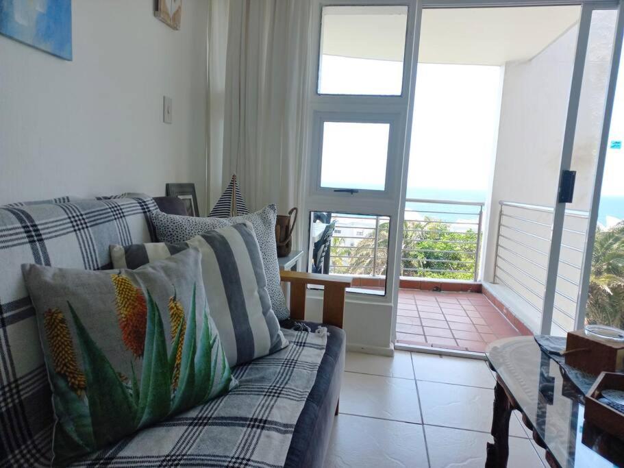 Chaka's Paradise Apt with stunning Sea Views!! view 3