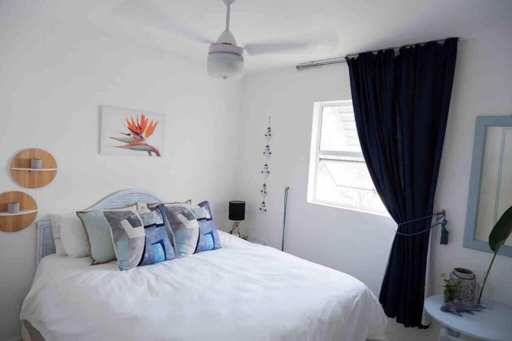Chaka's Paradise Apt with stunning Sea Views!! view 4