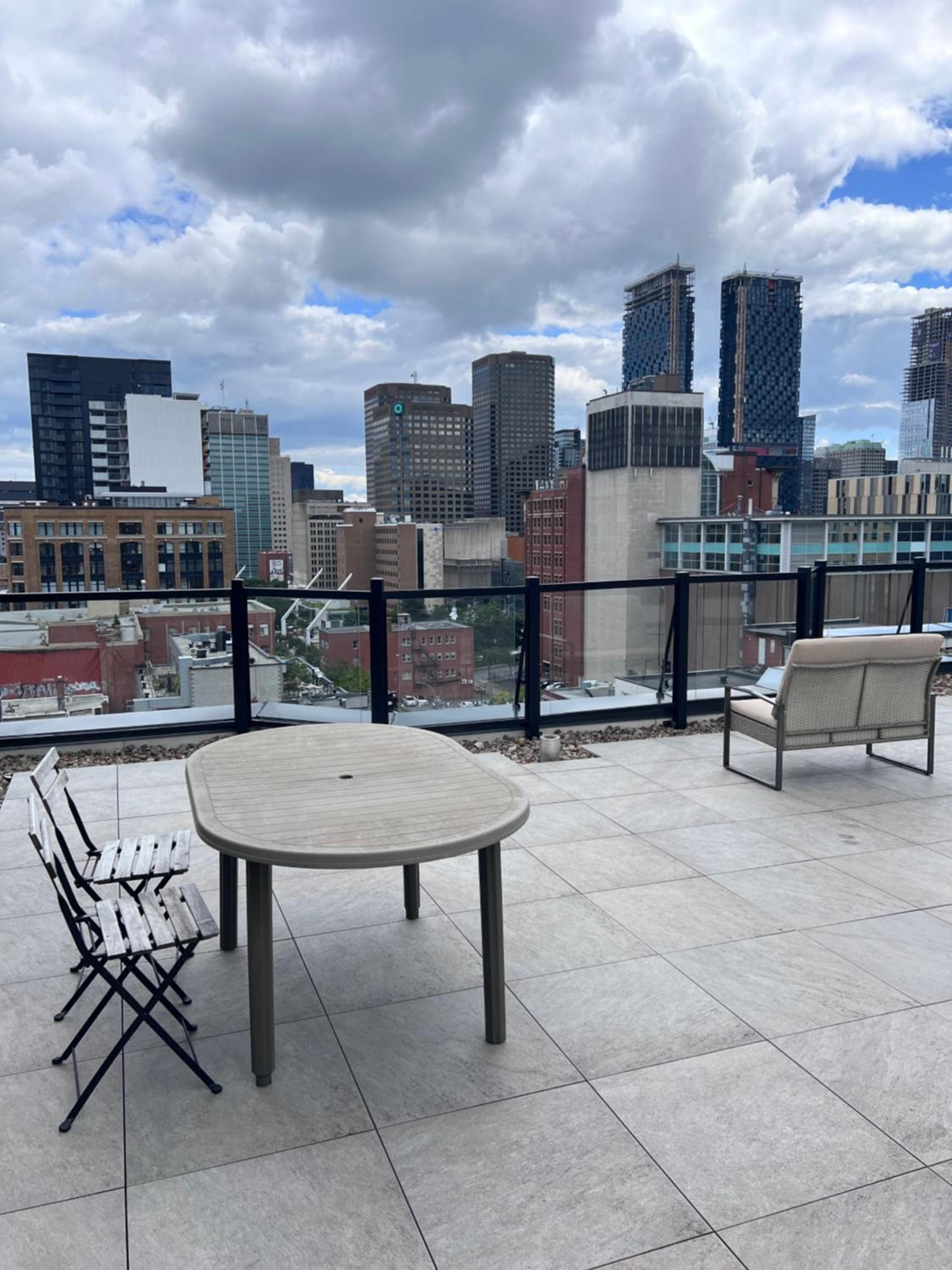 New Loft Views Free Parking
