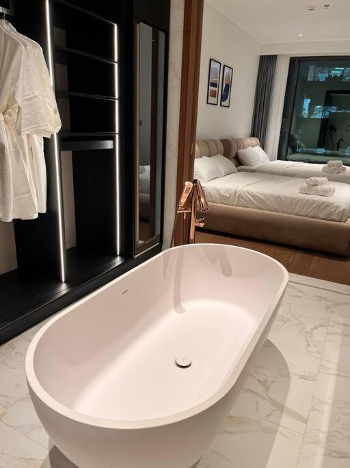 Metropole The Crest 3BR D2 city view 5 quality