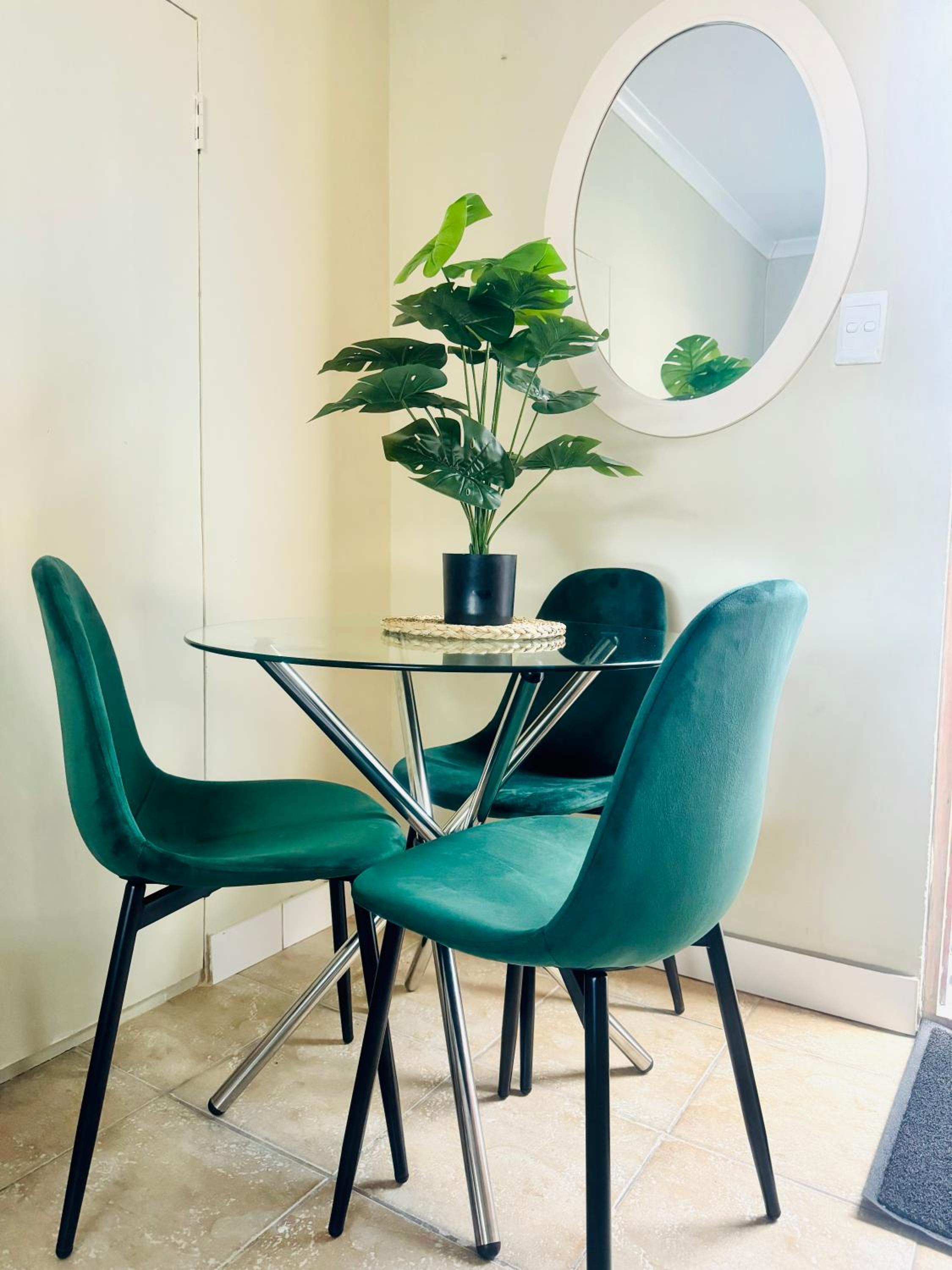Private Studio in Cape Town, Near Canal Walk & Table Mountain view 5