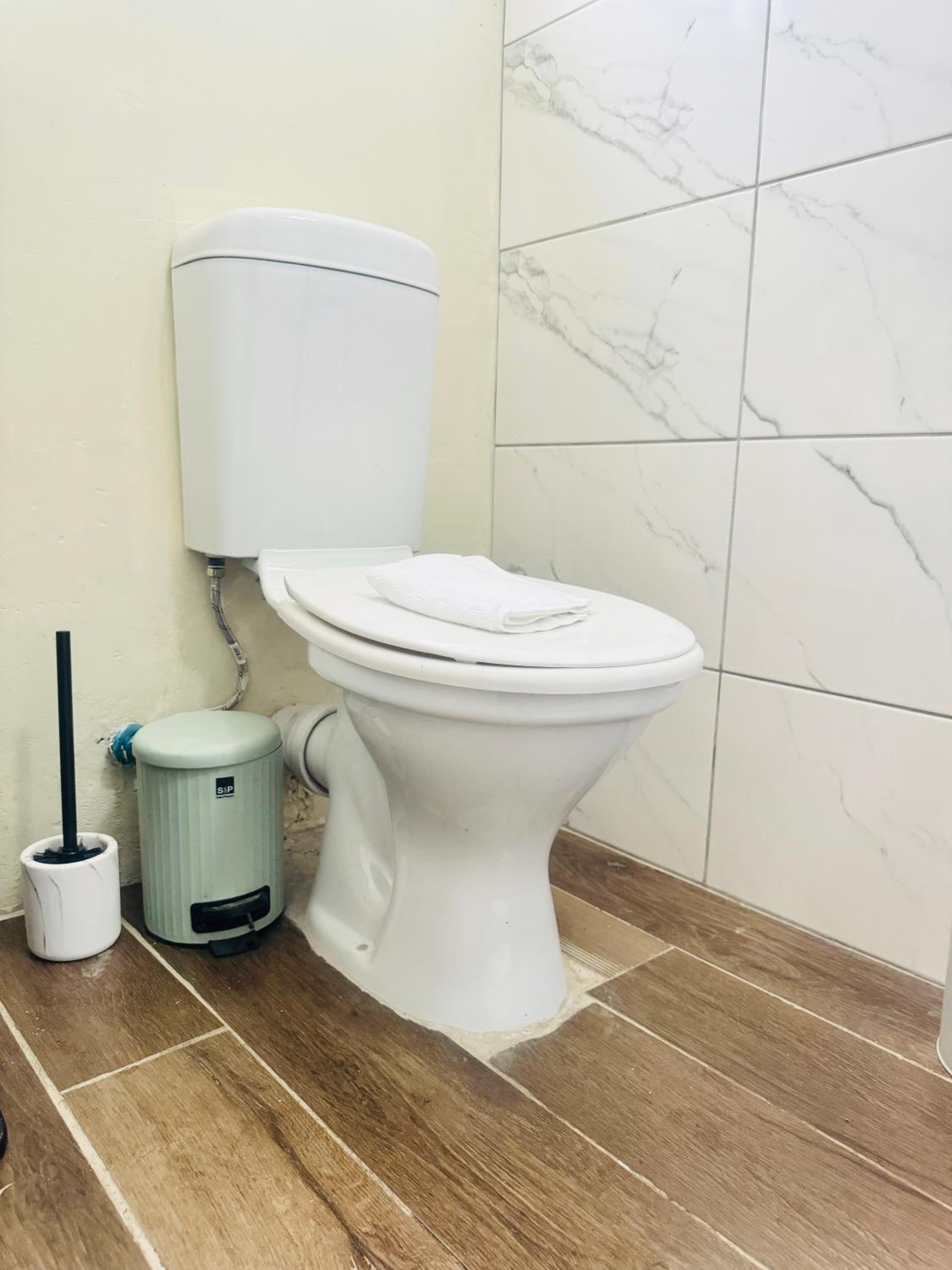 Private Studio in Cape Town, Near Canal Walk & Table Mountain view 4