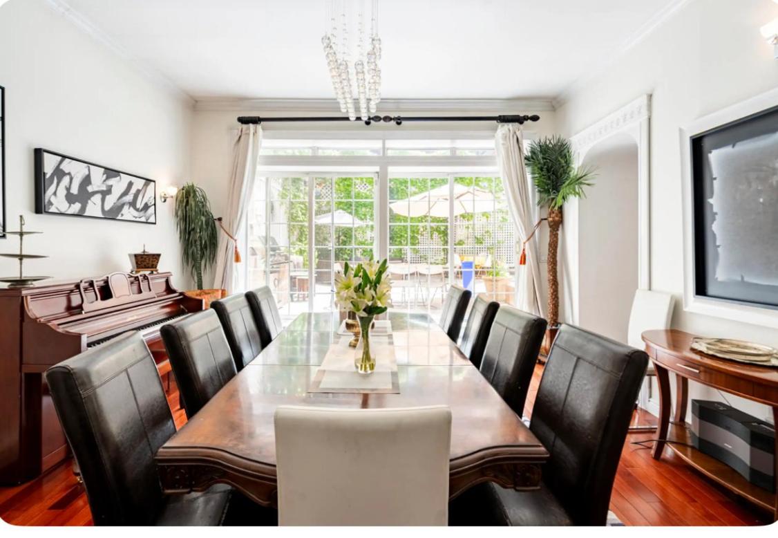 TOWNHOUSE 222