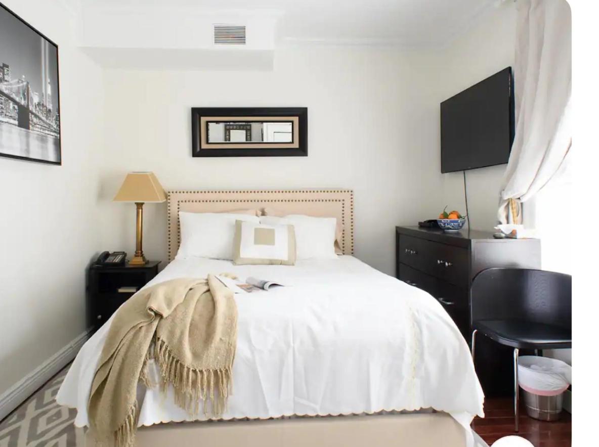 TOWNHOUSE 222