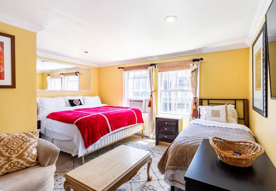 TOWNHOUSE 222