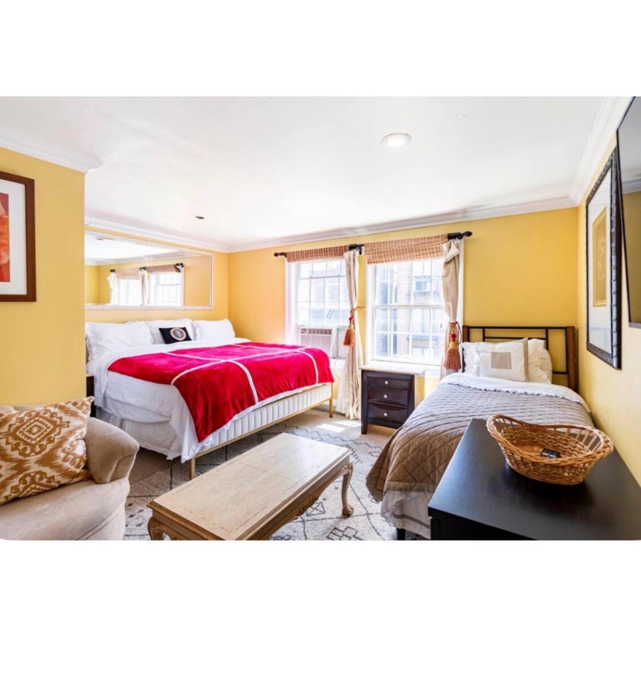 TOWNHOUSE 222