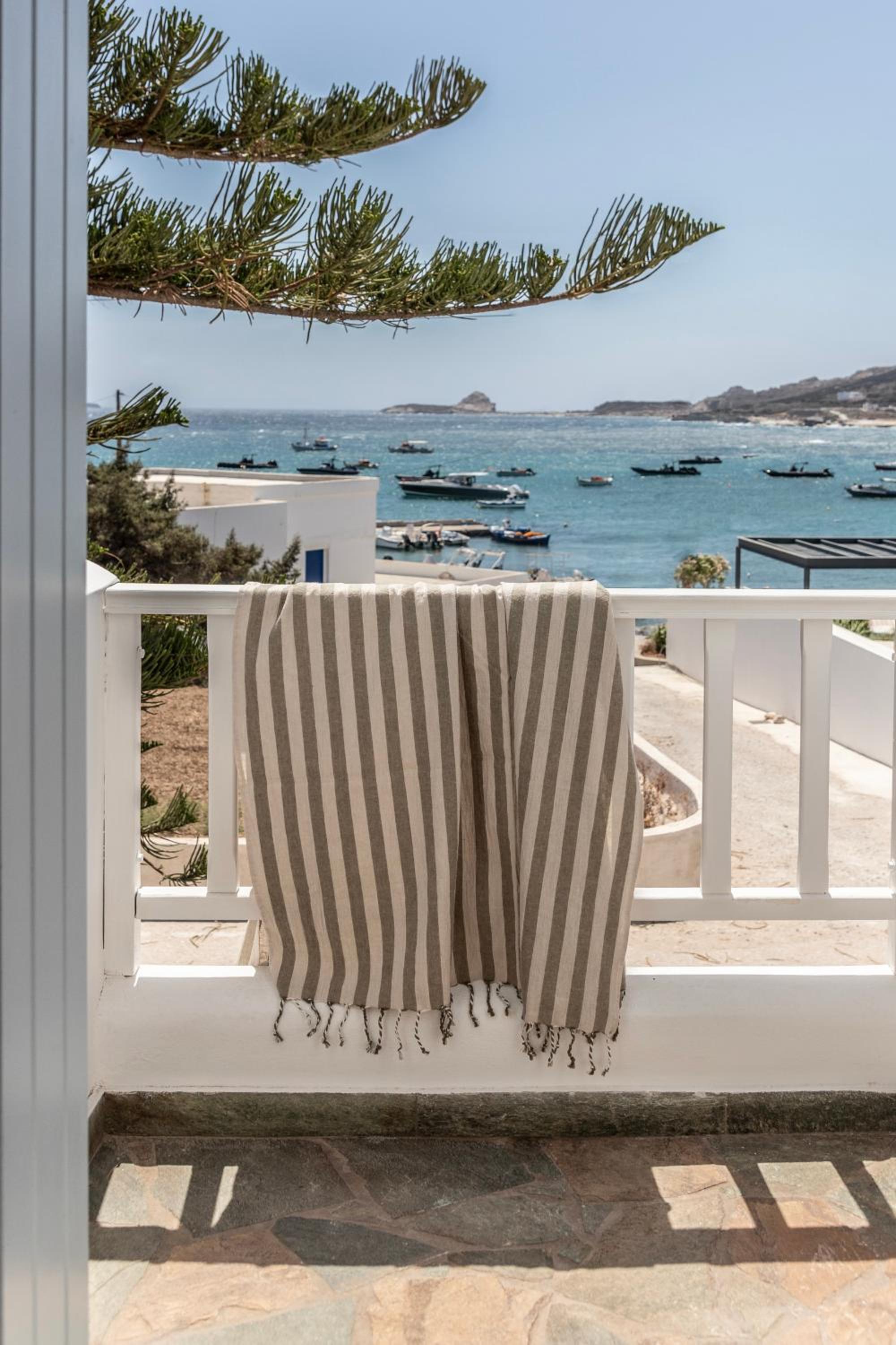 Om Living Milos