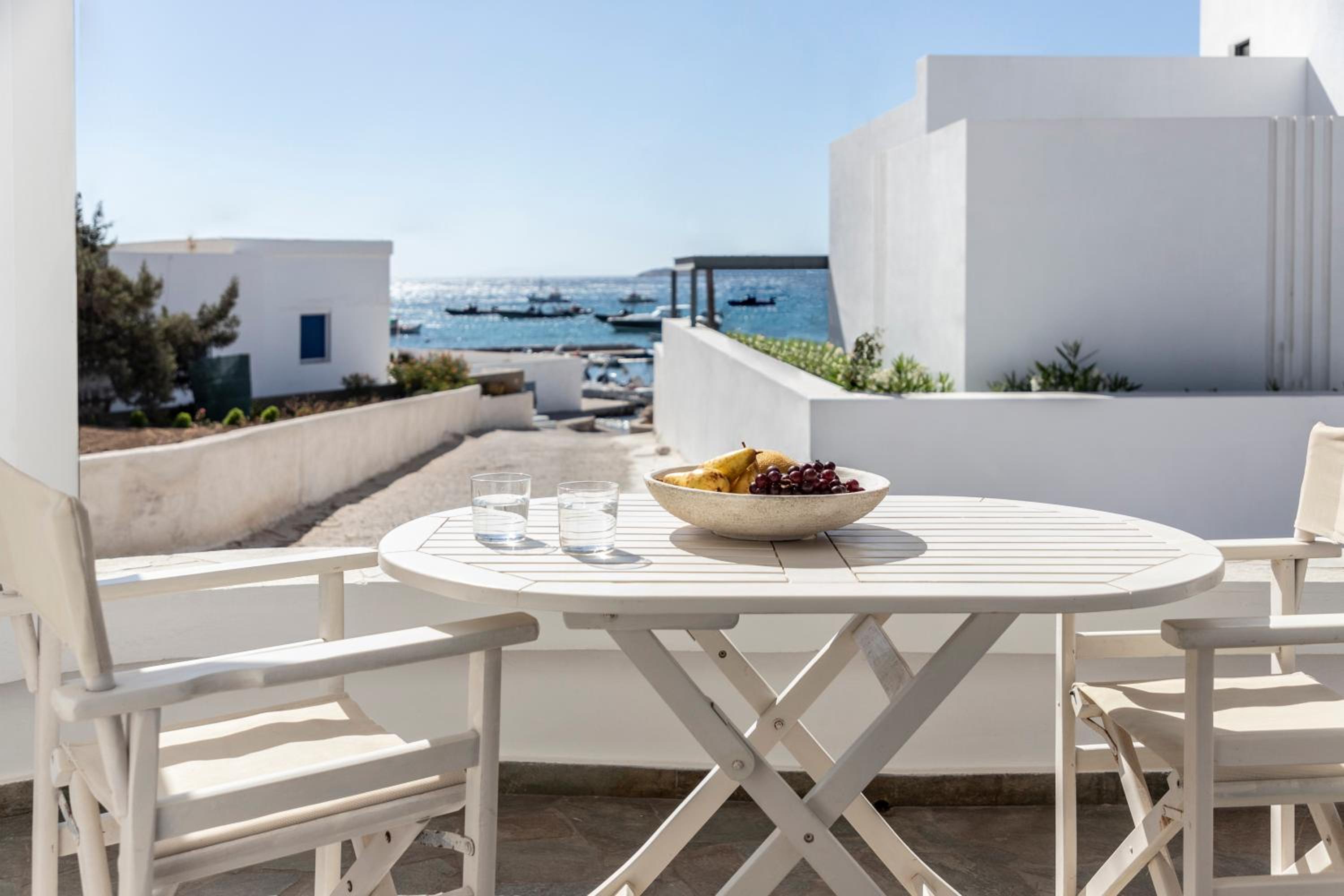 Om Living Milos