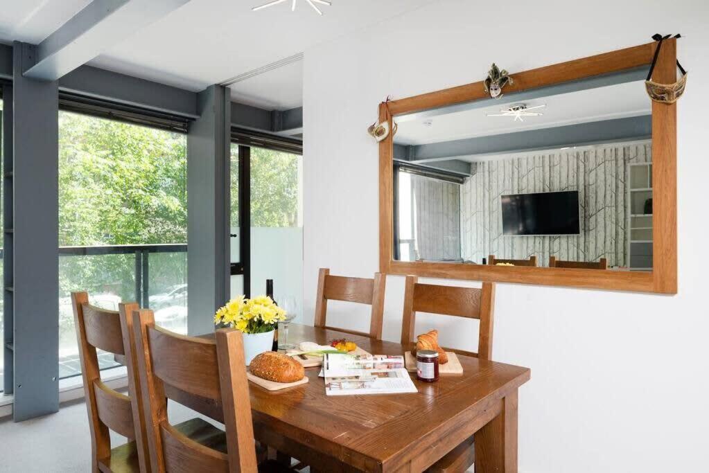 Chic City Living in Stratford a Cozy 2BR Flat