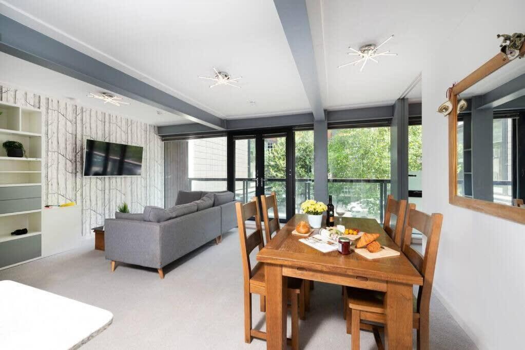 Chic City Living in Stratford a Cozy 2BR Flat