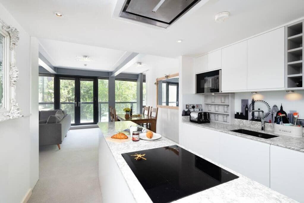 Chic City Living in Stratford a Cozy 2BR Flat