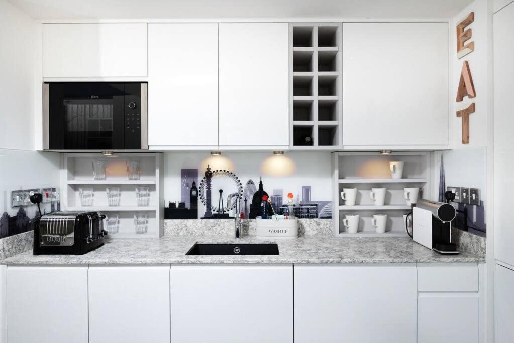 Chic City Living in Stratford a Cozy 2BR Flat