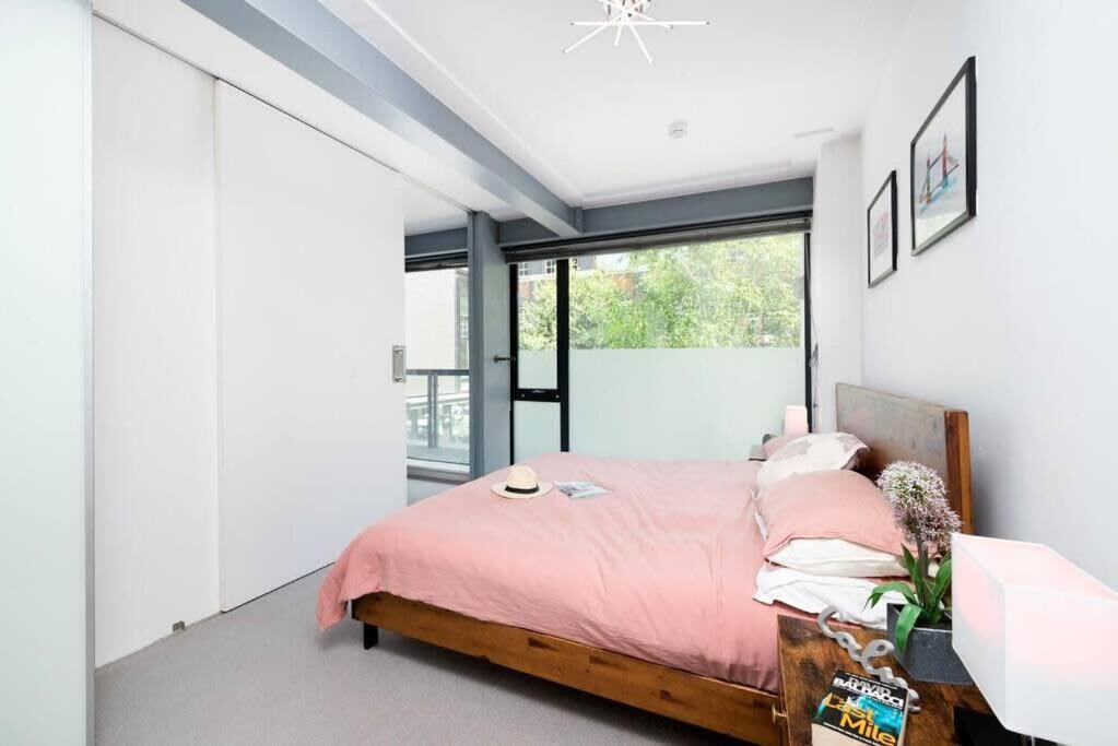 Chic City Living in Stratford a Cozy 2BR Flat