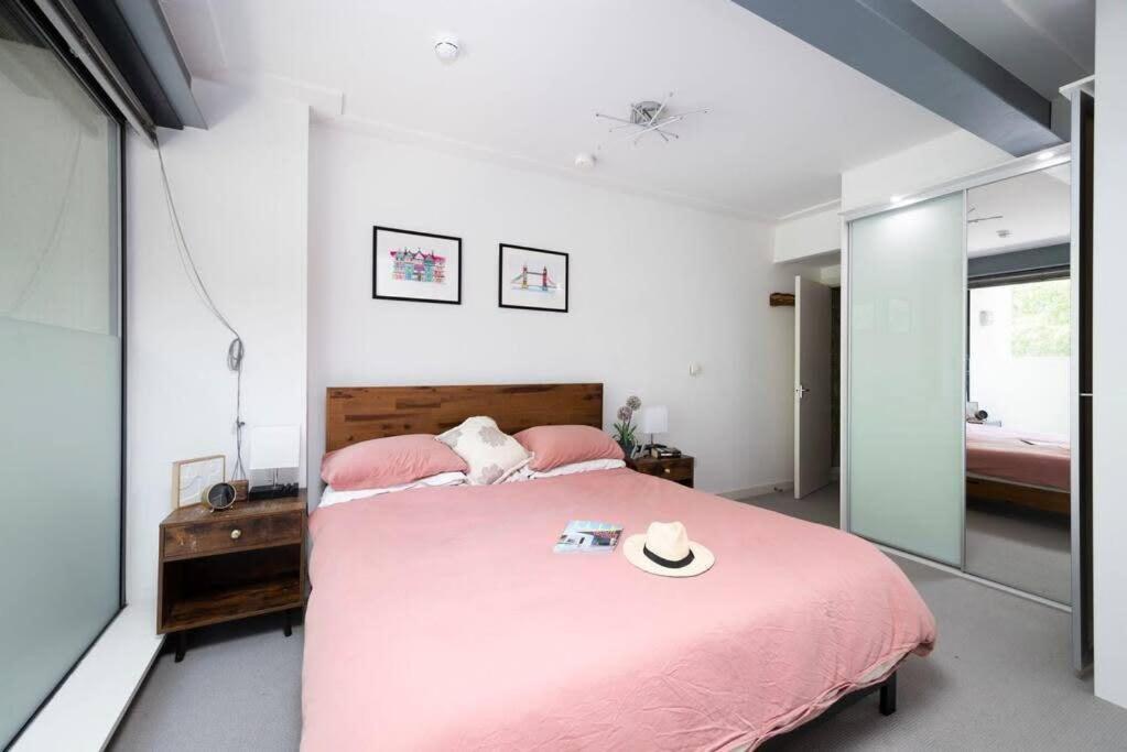 Chic City Living in Stratford a Cozy 2BR Flat