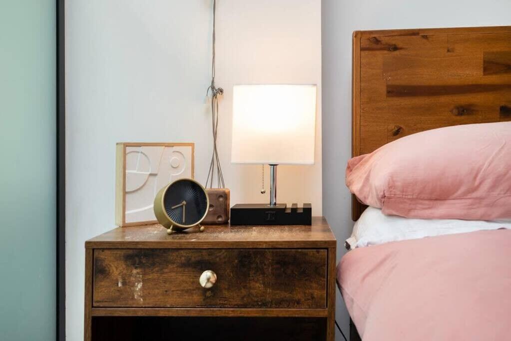 Chic City Living in Stratford a Cozy 2BR Flat