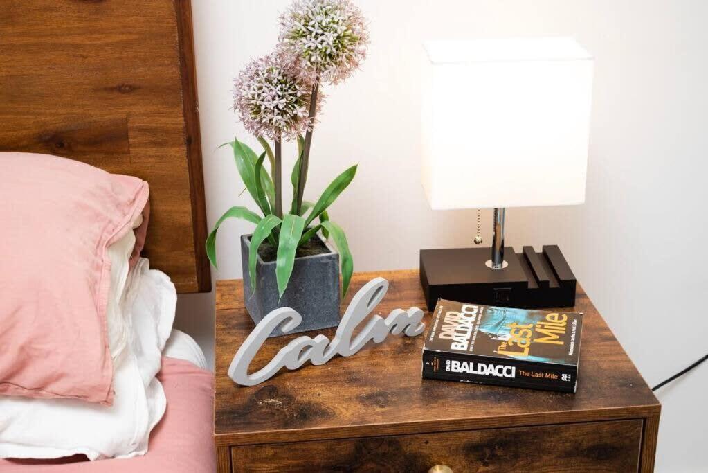 Chic City Living in Stratford a Cozy 2BR Flat