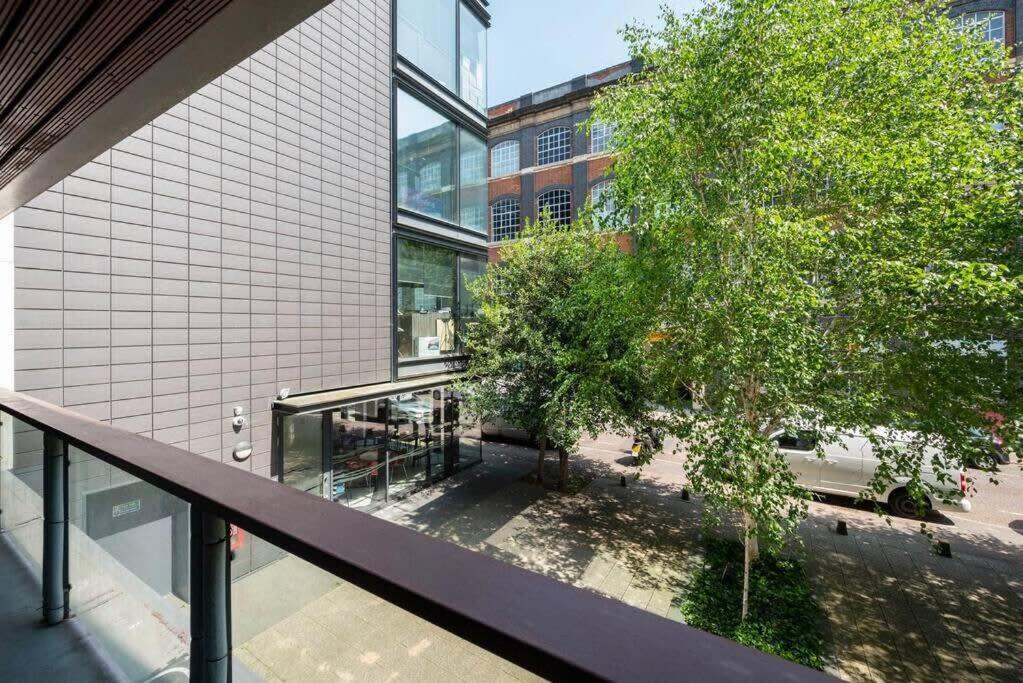 Chic City Living in Stratford a Cozy 2BR Flat