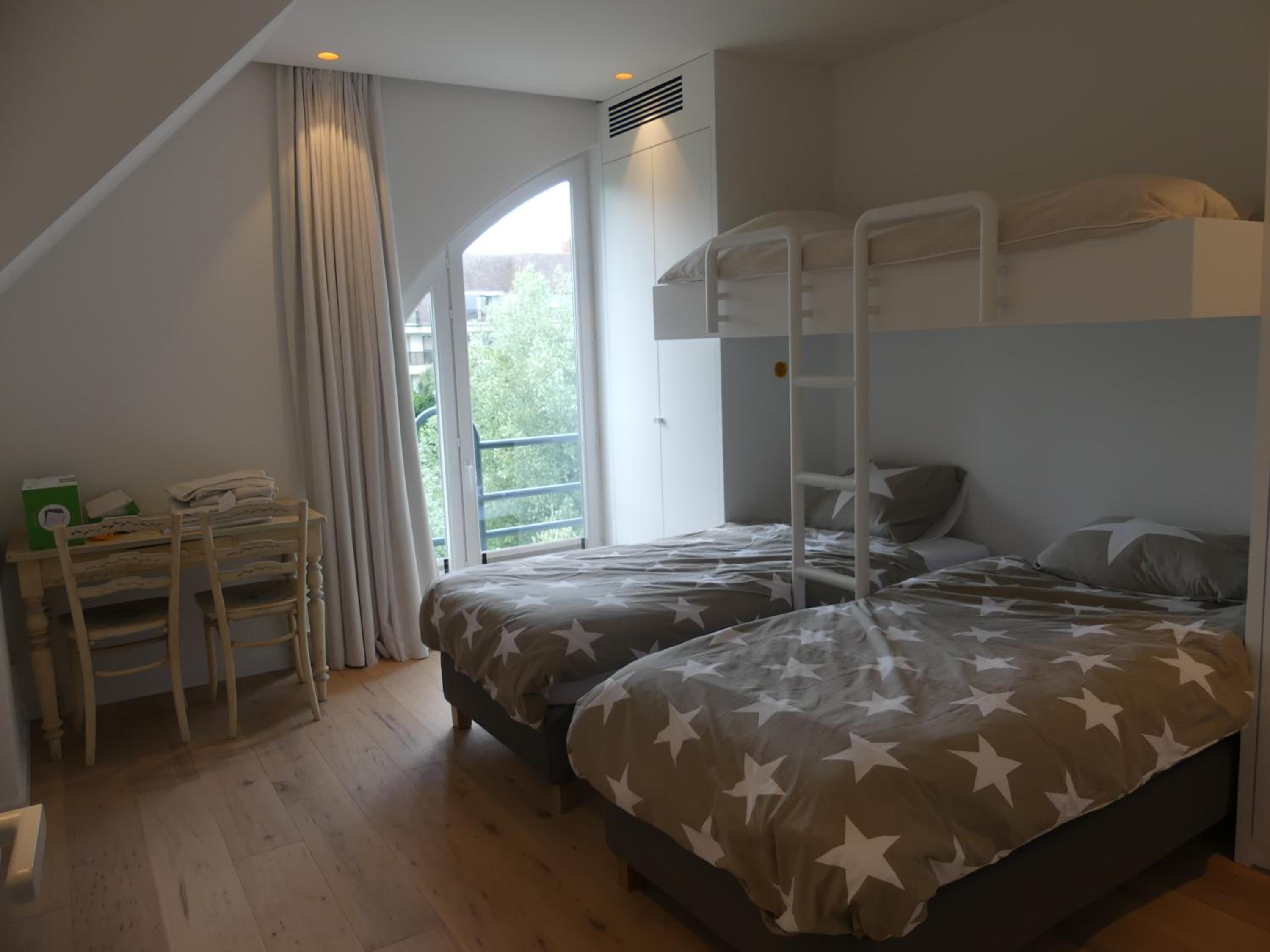 Luxury Appartment Tennis Gardens Zoute with heated swimming pool at 200m from the beach with 2 parking places