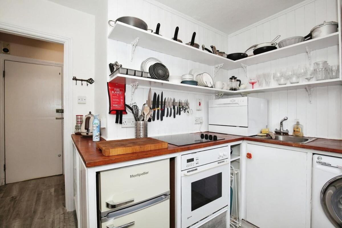 Cozy 2BR Flat Central London Sleeps 3