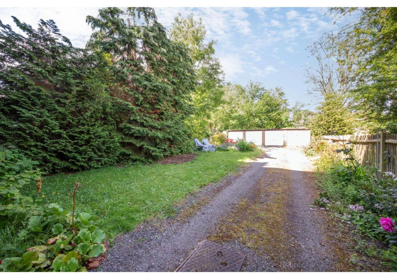 A Charming 1BR apartment in Bromley view 4