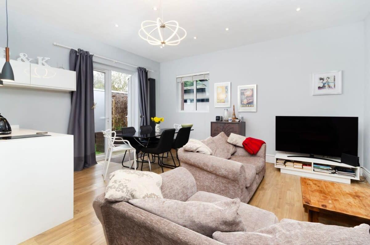 Charming Ground Floor 1 Bedroom Flat in Twickenham view 3