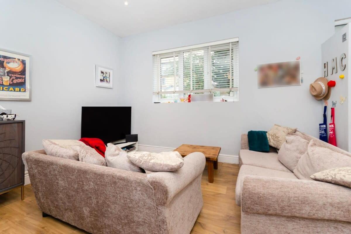 Charming Ground Floor 1 Bedroom Flat in Twickenham view 4