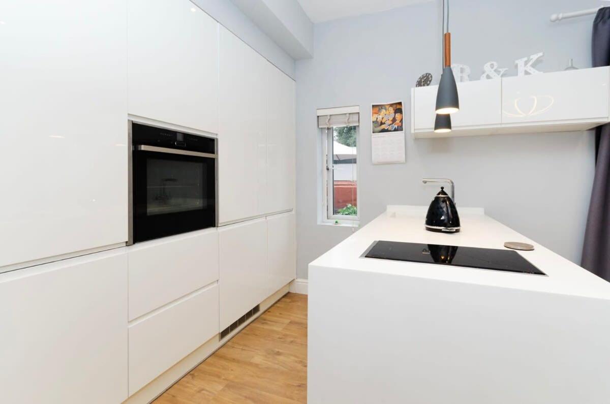 Charming Ground Floor 1 Bedroom Flat in Twickenham view 2