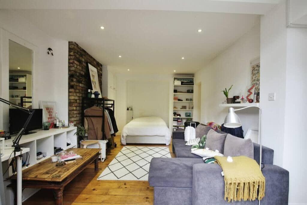 Charming West London Studio Your Urban Oasis