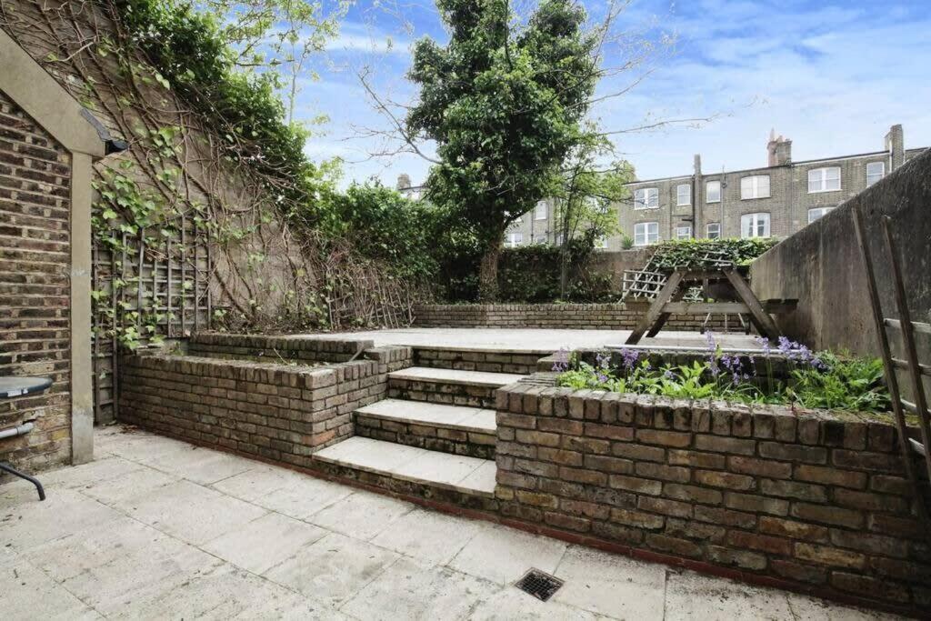 Charming West London Studio Your Urban Oasis