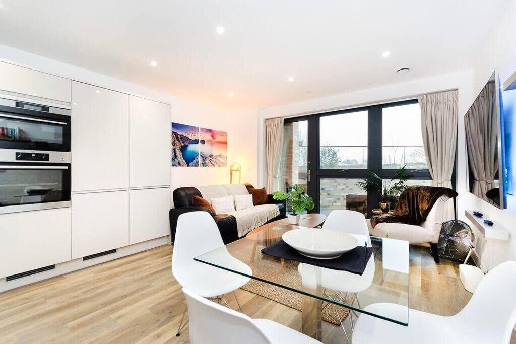 Stylish 2 BR Flat in Wandsworth