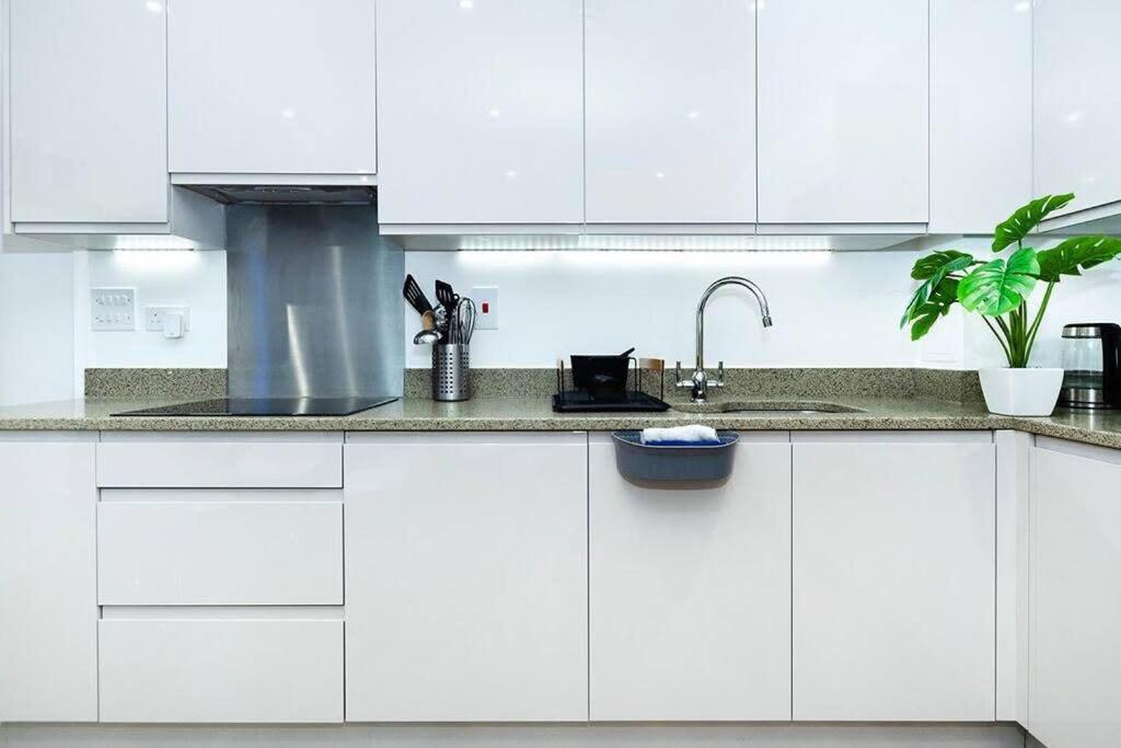 Stylish 2 BR Flat in Wandsworth
