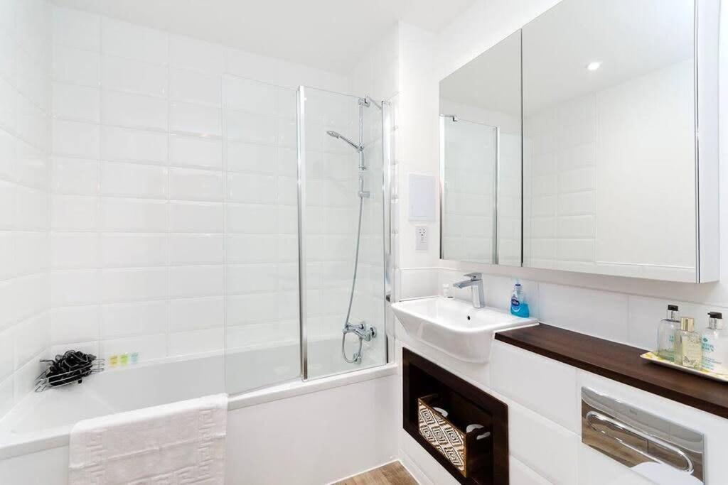 Stylish 2 BR Flat in Wandsworth