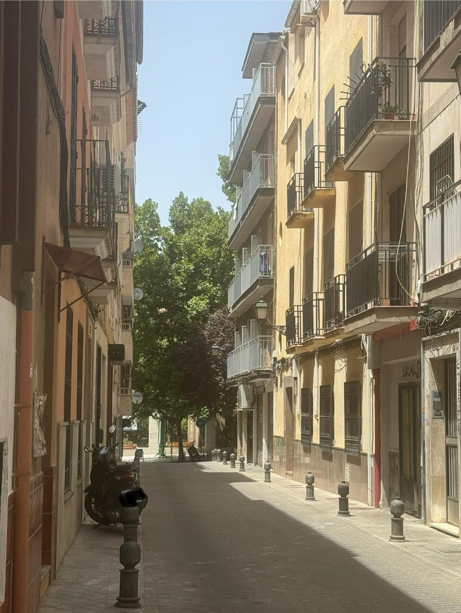 Suite luminosa en el centro con PARKING VIGILADO GRATIS centro histórico Picón Center