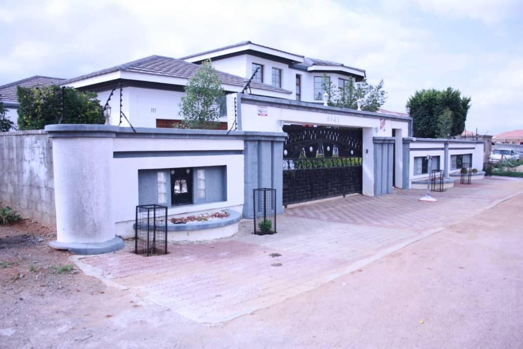 Apelles Palace Guest House
