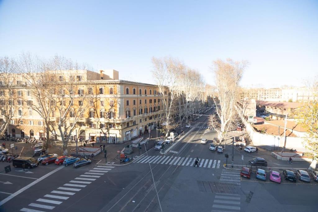 Rome Aparts - Deluxe Apartment with 3 bedrooms at St Peter square