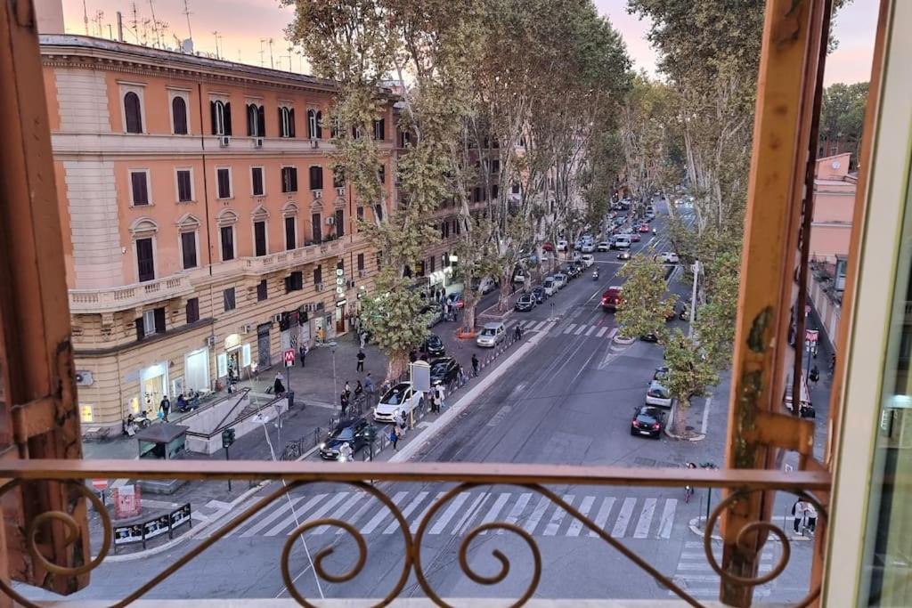 Rome Aparts - Deluxe Apartment with 3 bedrooms at St Peter square