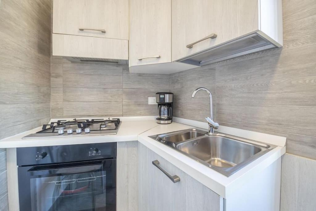 Rome Aparts - Deluxe Apartment with 3 bedrooms at St Peter square