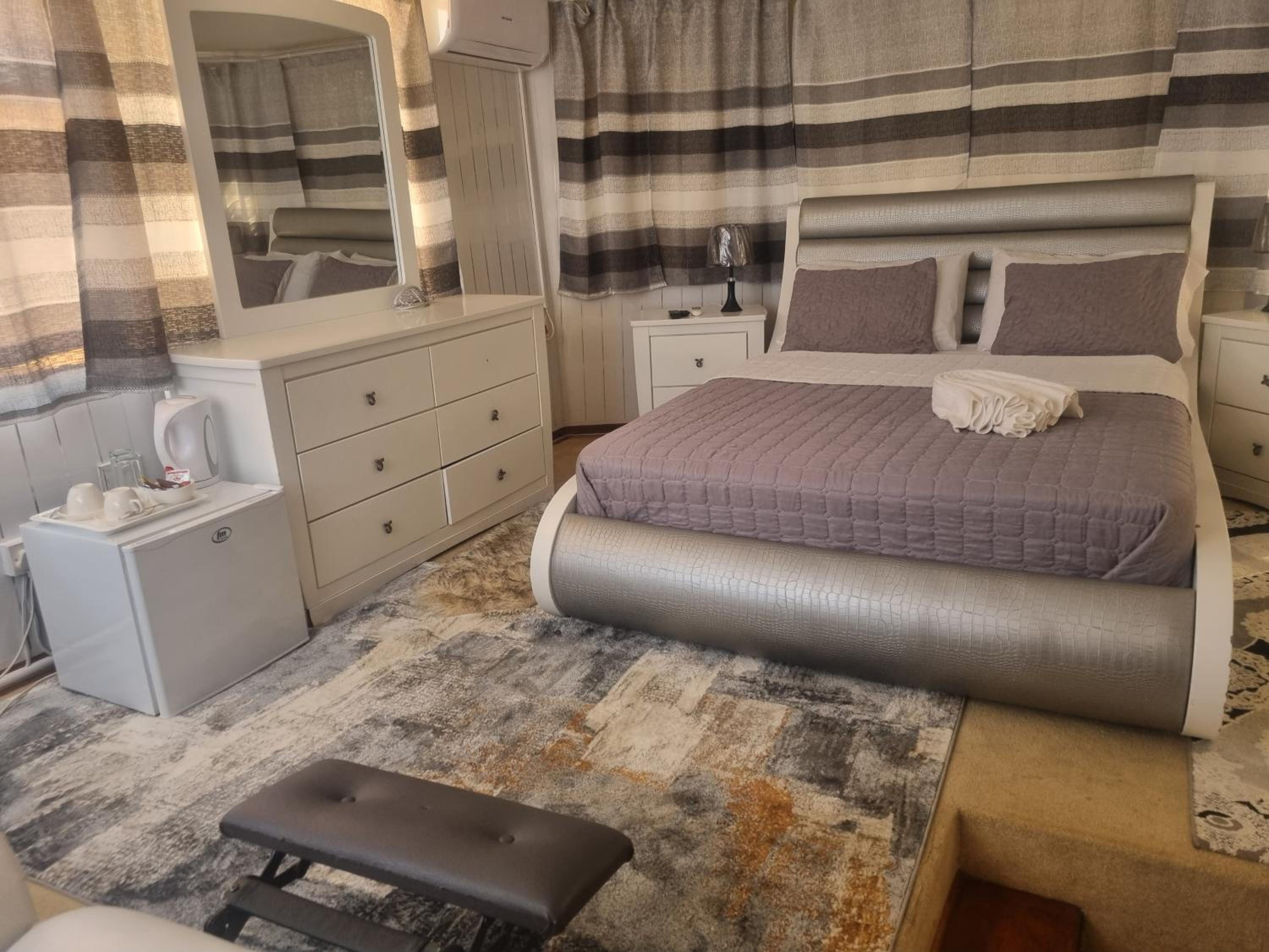 Apelles Palace Guest House