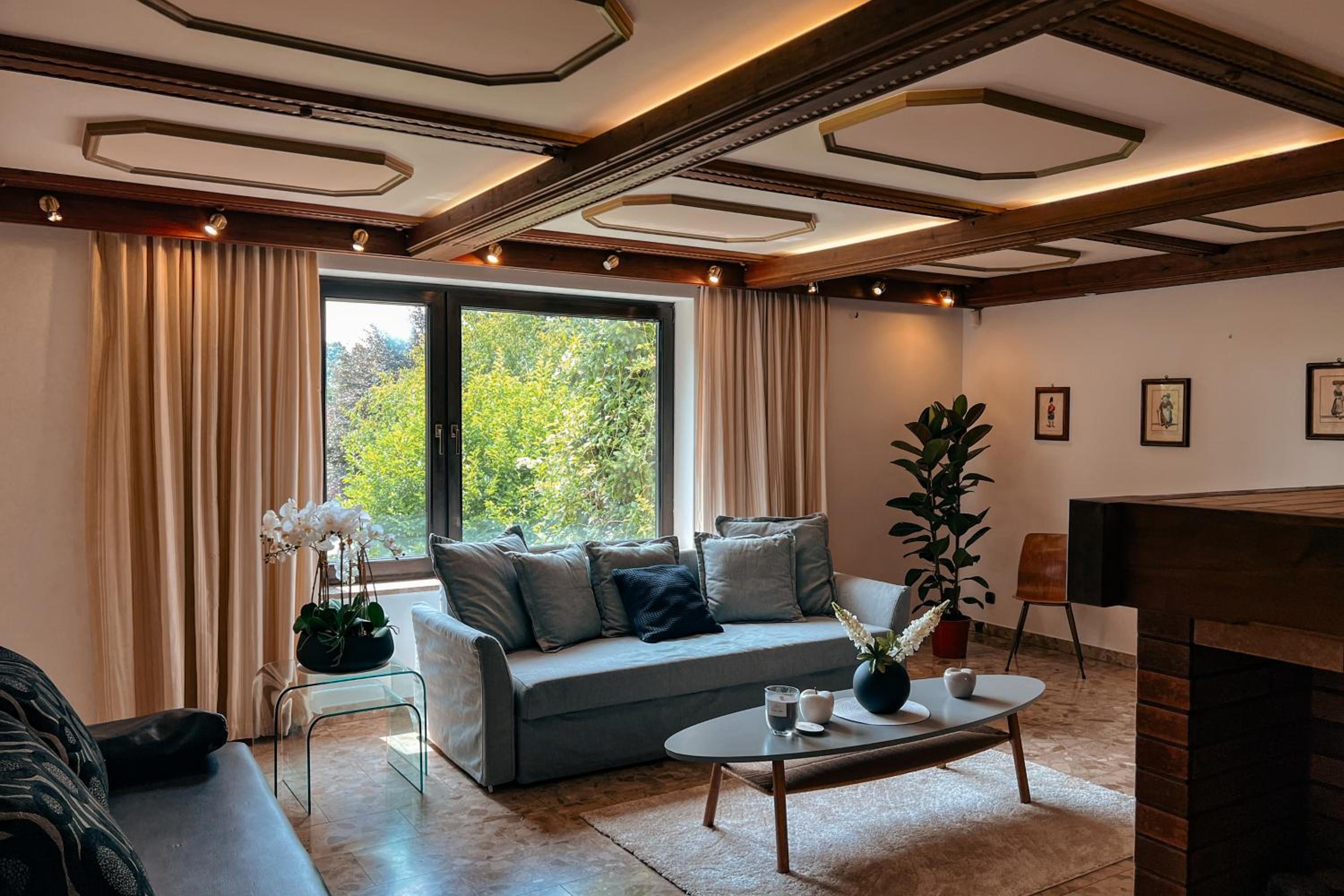 Big quiet Villa with garden and pool