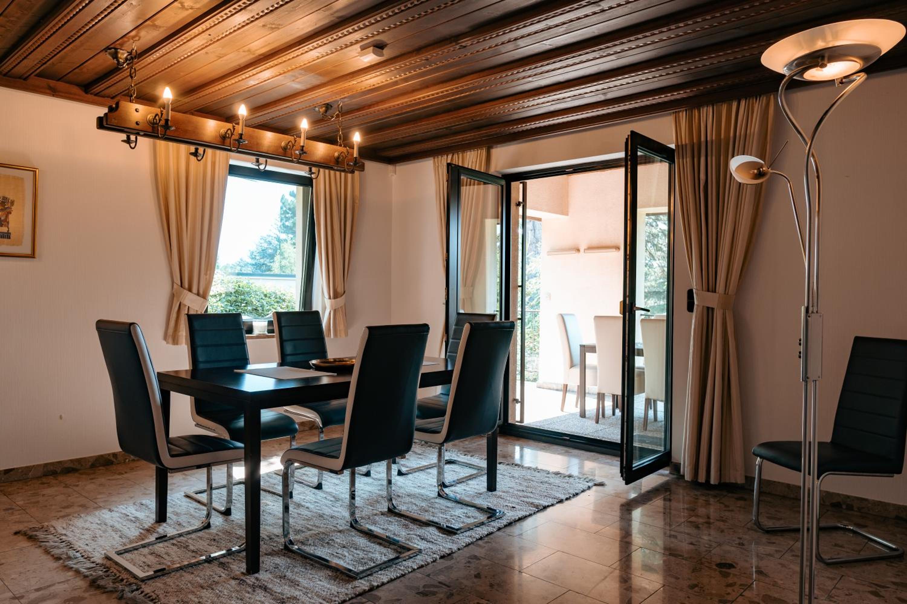 Big quiet Villa with garden and pool