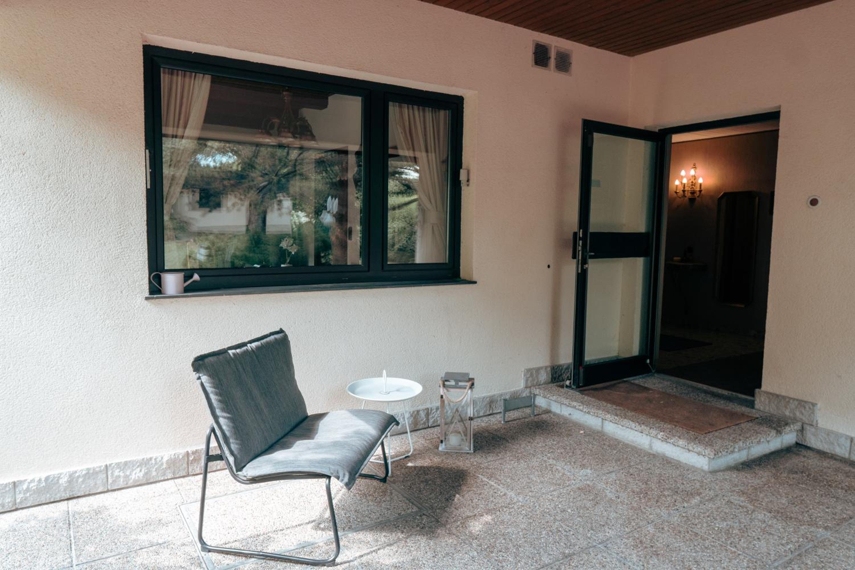 Big quiet Villa with garden and pool