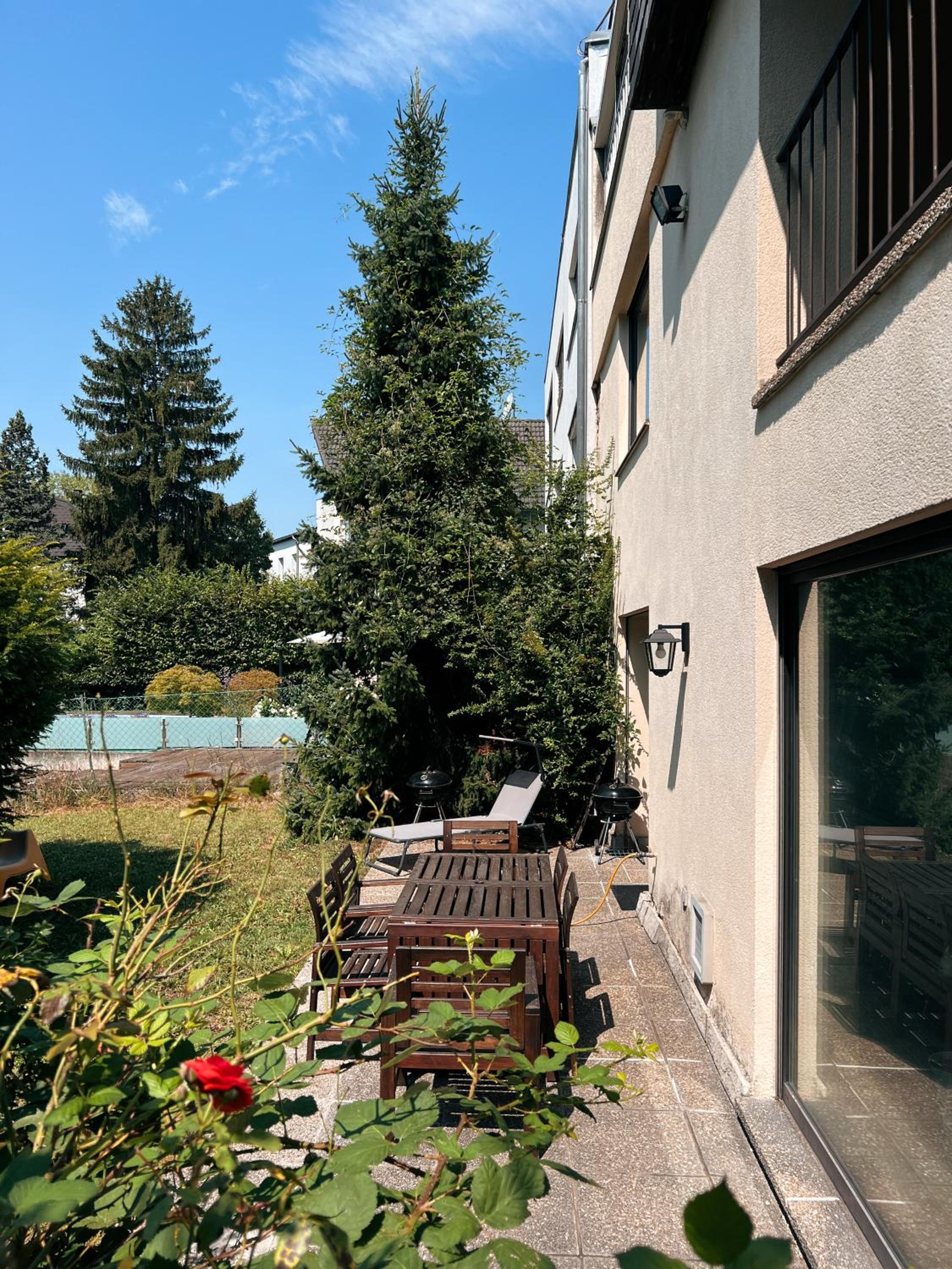 Big quiet Villa with garden and pool