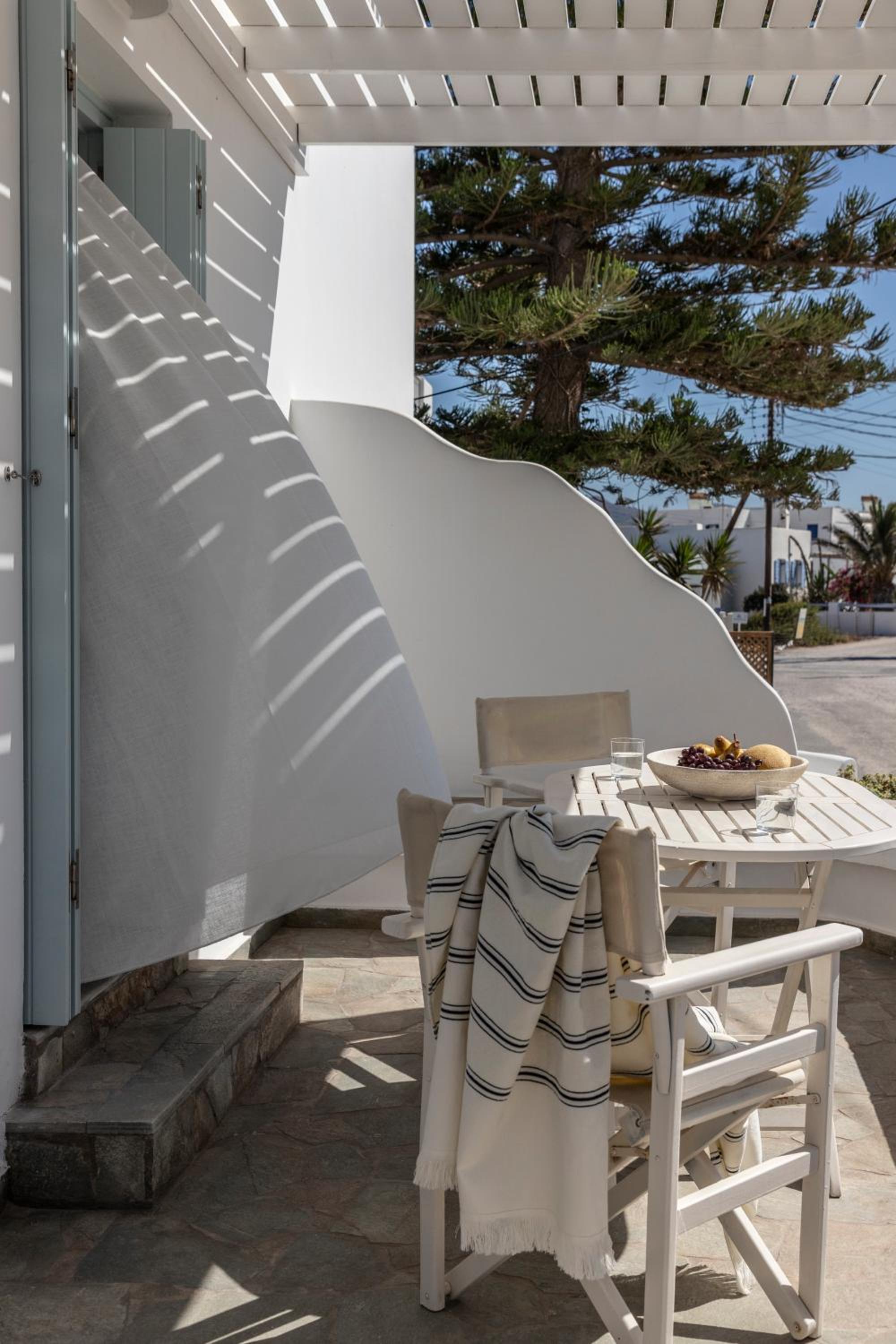 Om Living Milos